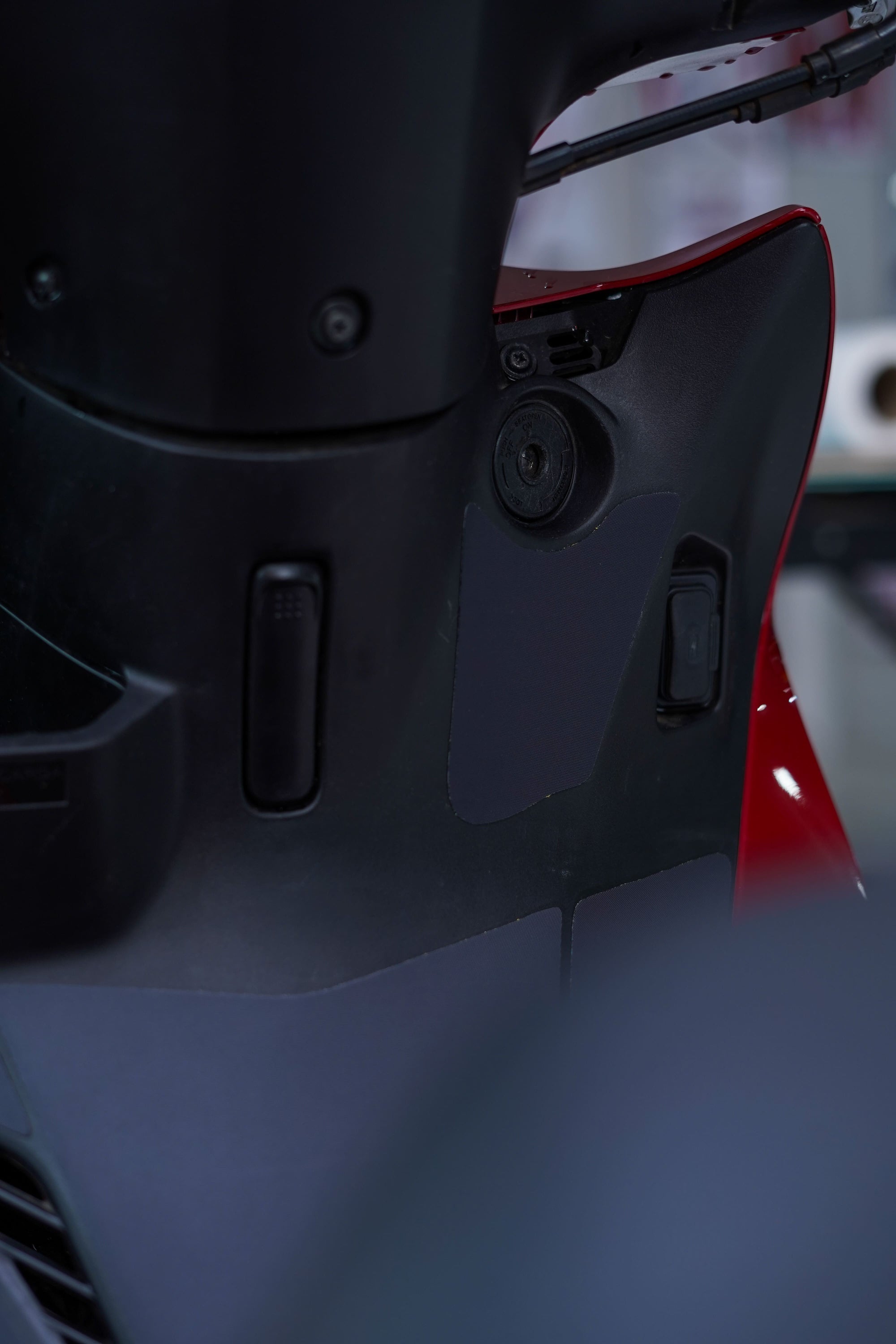 ADESIVO PROTETOR DA BIZ 2025 - PRETO FOSCO - PA