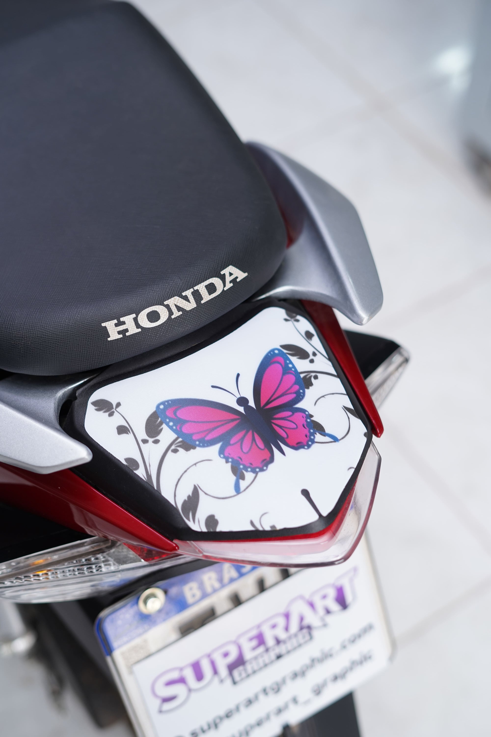 ADESIVO PROTETOR DA BIZ 2025 - BORBOLETA BRANCA - PA