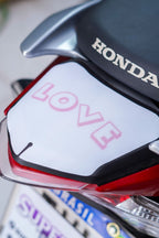 ADESIVO PROTETOR DA BIZ 2025 - CASAL BRANCO FOSCO - PA