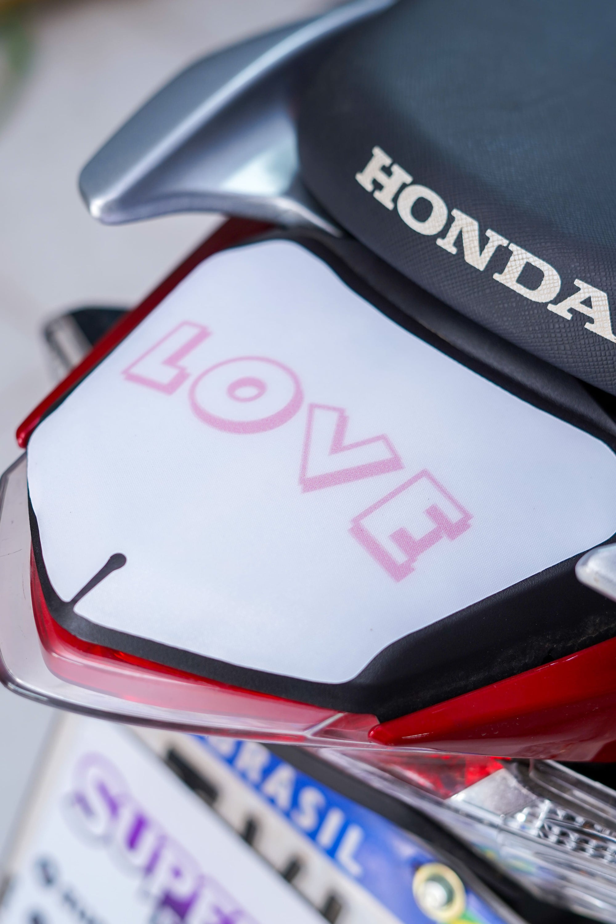 ADESIVO PROTETOR DA BIZ 2025 - CASAL BRANCO FOSCO - PA