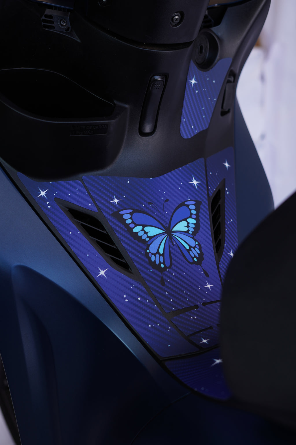 ADESIVO PROTETOR DA BIZ 2025 - BORBOLETA AZUL FOSCO - PA