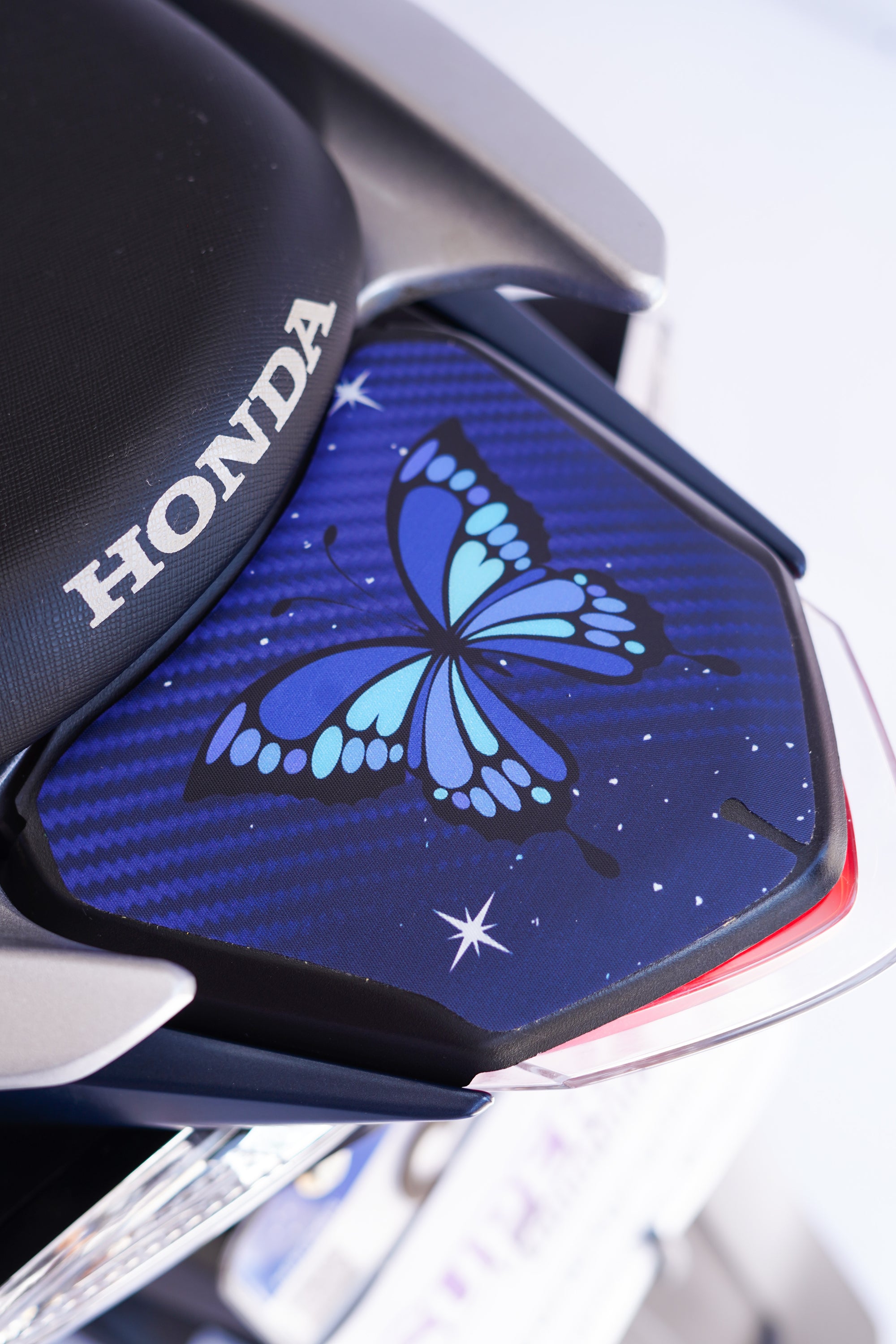 ADESIVO PROTETOR DA BIZ 2025 - BORBOLETA AZUL FOSCO - PA