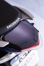 ADESIVO PROTETOR DA BIZ 2025 - FIBRA PRETO FOSCO - PA