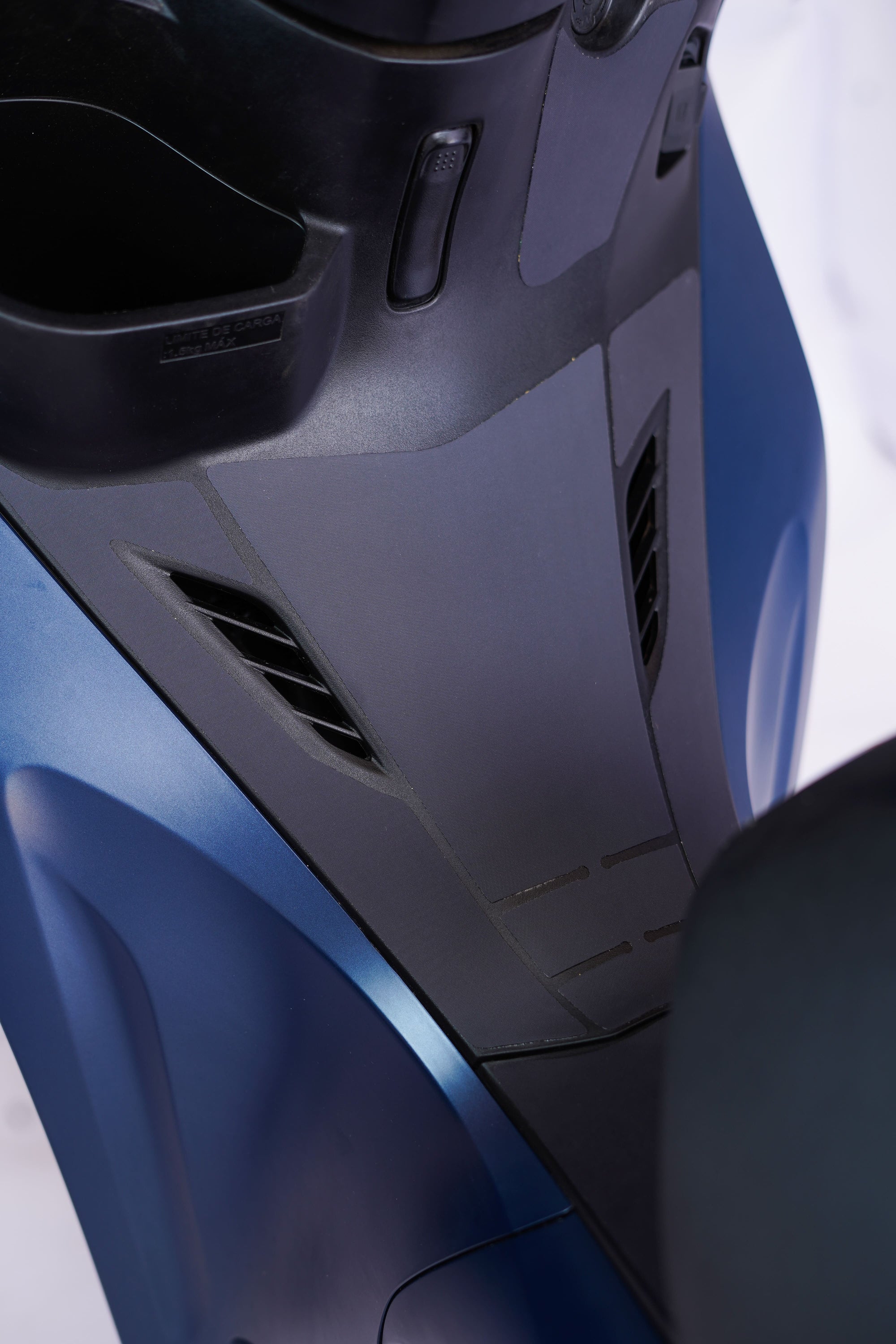 ADESIVO PROTETOR DA BIZ 2025 - PRETO FOSCO - PA