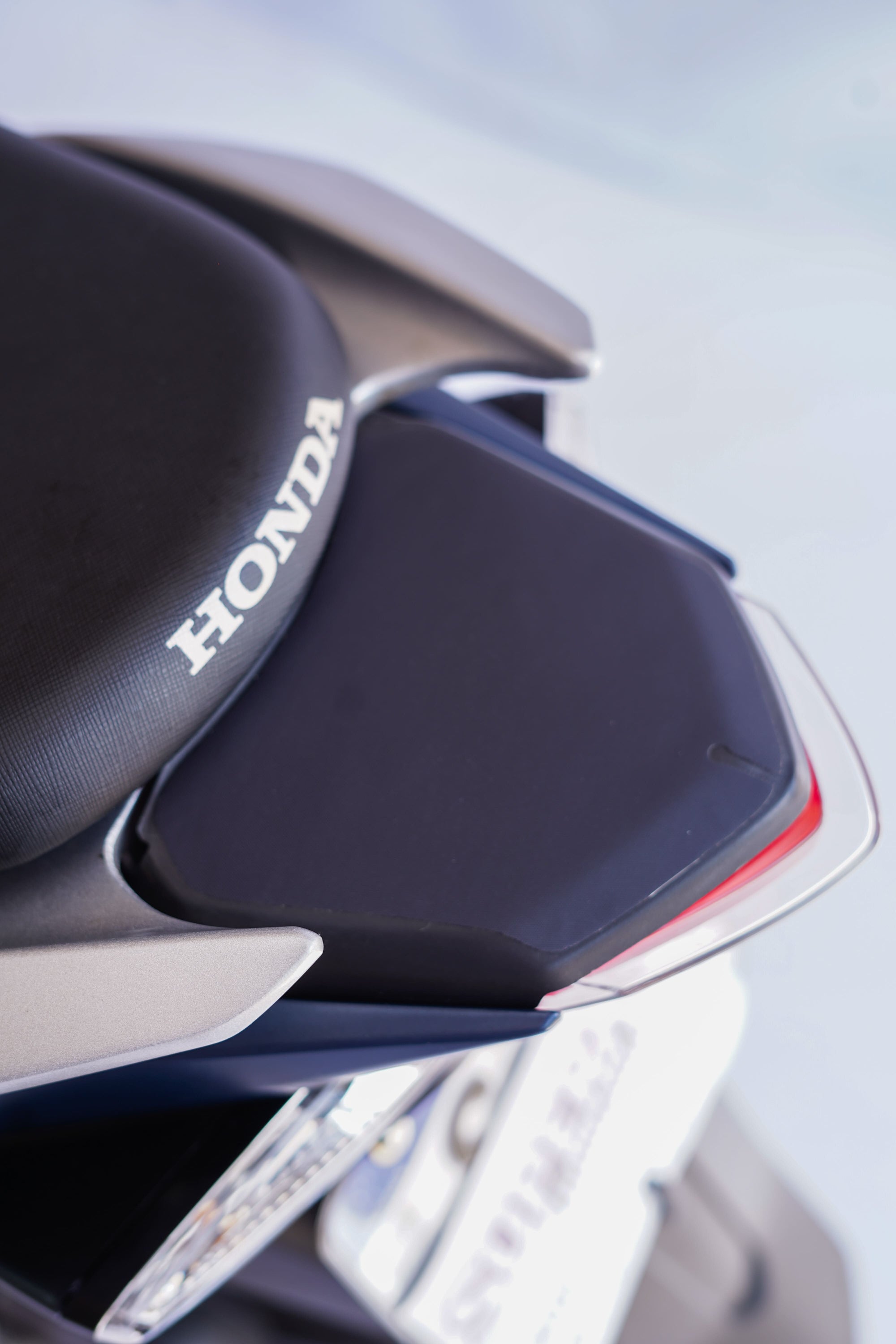 ADESIVO PROTETOR DA BIZ 2025 - PRETO FOSCO - PA