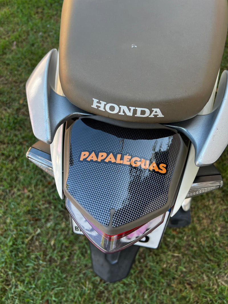 ADESIVO PROTETOR DA BIZ BÁSICO PAPA-LÉGUAS - 2018 A 2024